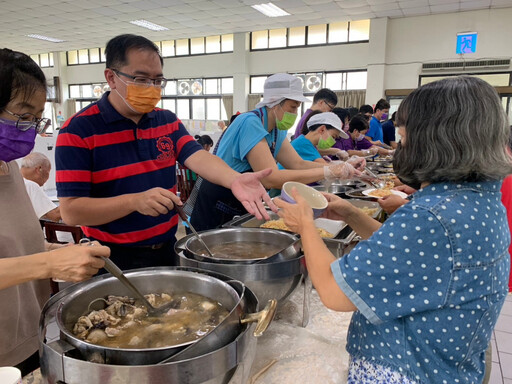 中彰榮家秋節會餐Buffet享佳餚 住民大讚新奇美味