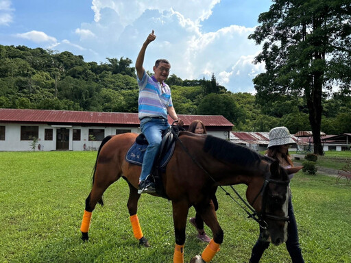 白河榮家感謝李宜珍愛心馳騁關懷住民