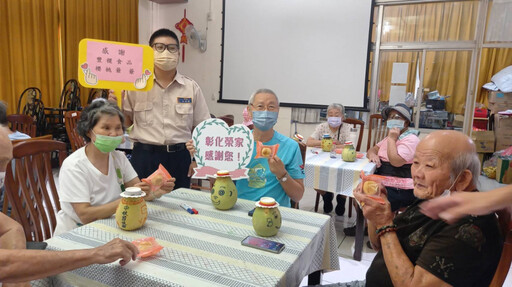 彰化榮家感謝愛心企業團體贈月餅 住民溫馨過中秋