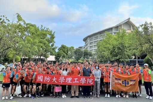 國防大學理工學院青年齊聚八德榮家 志願服務陪伴關懷長輩世代交流趣!