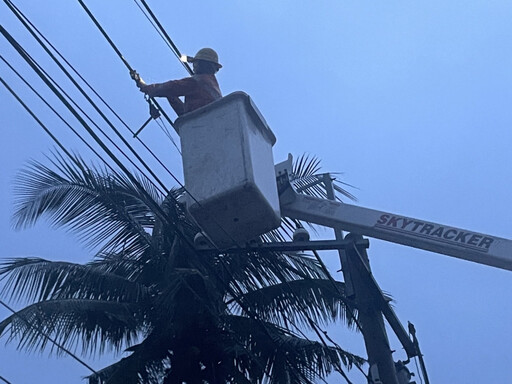 山陀兒颱風襲高雄 台電全力應對零星停電事故