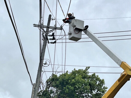 山陀兒颱風強陣風造成逾萬戶停電 台電新竹動員全力搶修全面供電