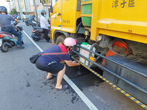 全國首創！中市垃圾車加裝「行動洗手桶」 便民貼心保清潔