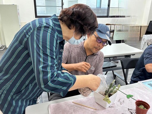 就服媽退而不休 開啟花藝另段精彩職涯