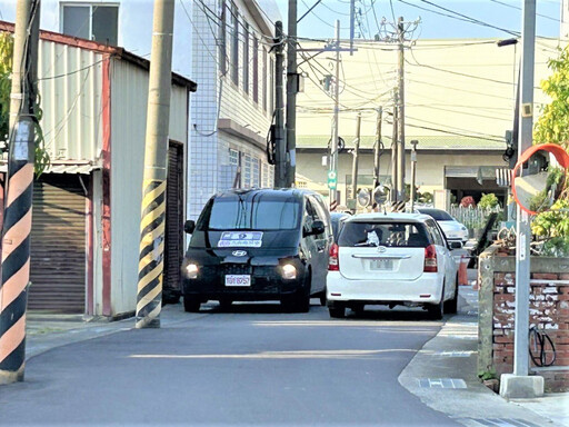 9人座小巴開進安南區 9路公車更接地氣