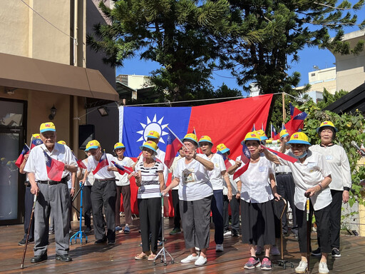 銀髮長輩扮裝合奏雙十節紀念歌 中市社會局圓86歲阿嬤國慶遊行夢