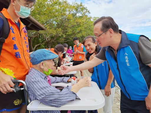 國防大學80位青年學子志願服務 陪伴八德榮家住民長輩青銀共融同樂趣