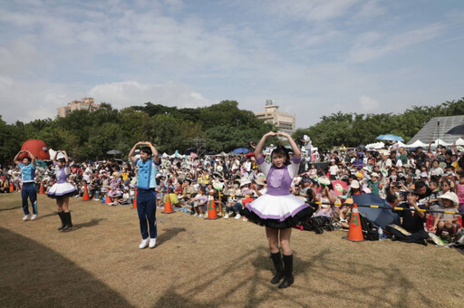 歡慶臺南400 2024臺南市親子嘉年華熱鬧登場 市長黃偉哲萬聖節扮裝與民眾同樂