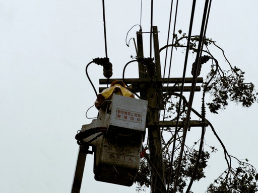 康芮造成竹縣市停電達11,200餘戶 截至下午6時台電持續搶修未復電3,438戶