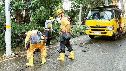 康芮造成竹縣市停電達11,200餘戶 截至下午6時台電持續搶修未復電3,438戶