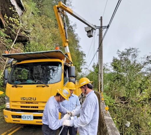 強颱康芮造成竹縣市停電12,649戶 截至下午13時台電持續搶修停電1,117戶