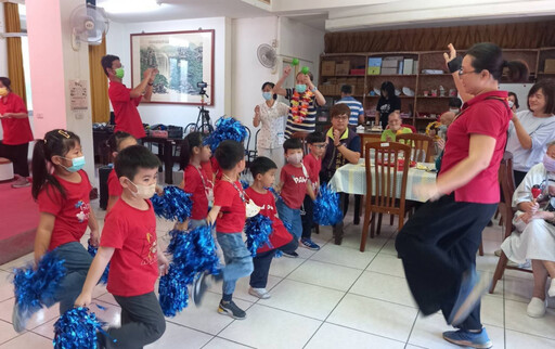 百歲陳成久爺爺紀壽 彰化榮家與幼兒園歡欣慶生