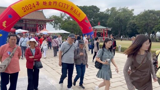 逾百陸客團抵金門 健步體驗草地餐車與音樂饗宴