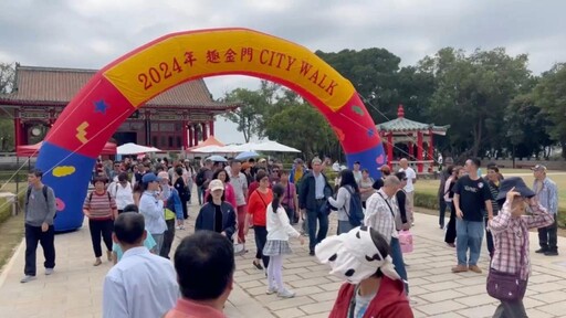 逾百陸客團抵金門 健步體驗草地餐車與音樂饗宴