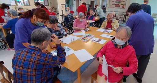 彰化榮家運用懷舊治療 重拾失智住民長輩記憶與笑臉