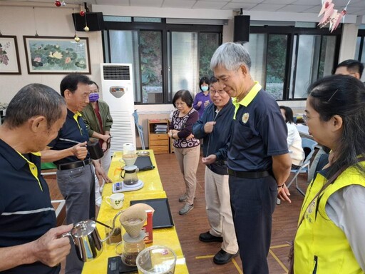 中彰榮家住民體驗咖啡饗宴 芬園好「咖」瘋豆趣