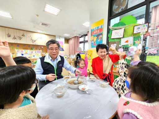 冬至幼兒搓湯圓吃湯圓 雲家扶教臺電兒搓團圓