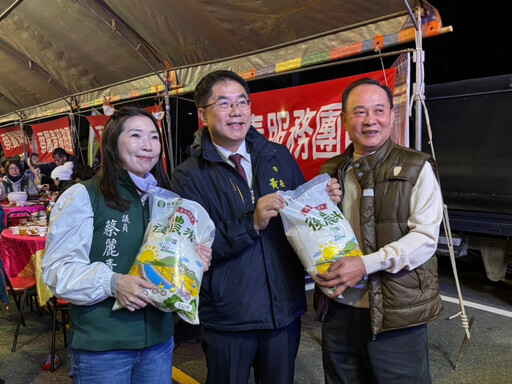 林俊憲蔡麗青×王木生活海產 邀弱勢家庭共進聖誕大餐