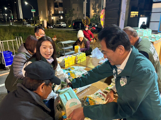 林俊憲蔡麗青×王木生活海產 邀弱勢家庭共進聖誕大餐