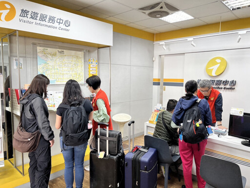 臺南火車站旅服中心榮獲113年全國特優等獎 市政會議向黃偉哲市長獻獎！