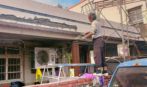 南市榮服榮欣志工寒冬送暖 助弱勢遺眷清理居環過好年