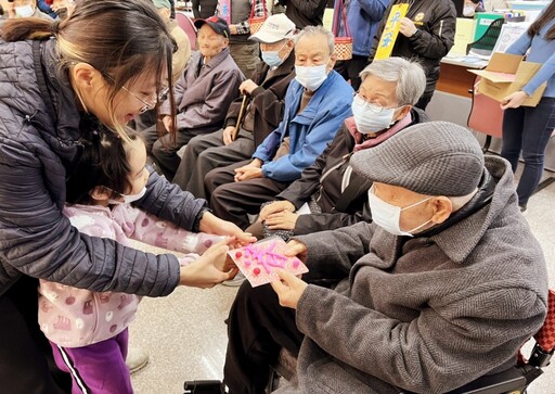 新竹榮服處與清大附小幼兒園攜手迎春 齊向榮民長輩歡樂拜早年趣！