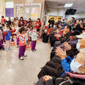 新竹榮服處與清大附小幼兒園攜手迎春 齊向榮民長輩歡樂拜早年趣！