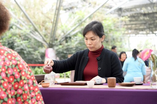 綠映池畔千日紅茶會 禮親奉茶書琴飄六堆文創園區