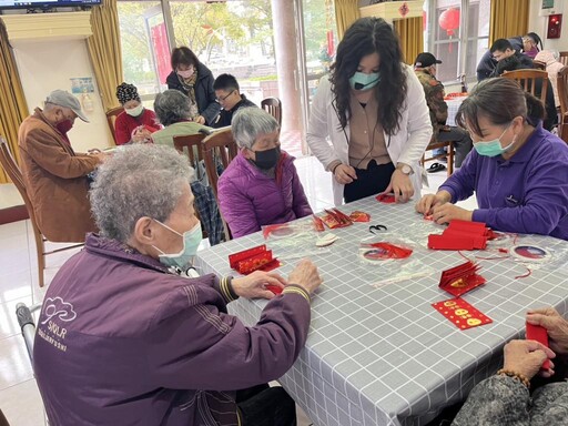 彰化榮家×埔里榮院迎新年 樂齡長者手作花燈喜洋洋