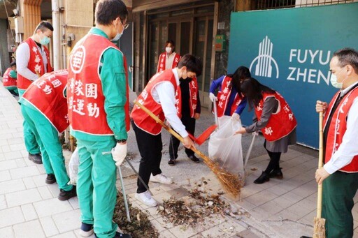 金蛇獻瑞除舊歲、蛇來運轉過好年 新竹郵局清淨家園掃街迎接乙巳新春