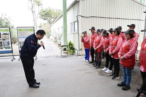 春節不打烊「辛苦了!」黃偉哲親發紅包慰勉工務局基層人員