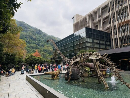 2025年新春獻禮 恐龍世界嘉年華舞台劇-「大板根奇幻精靈國度」等你來探索！