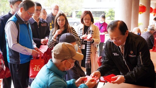 八德榮家新春「蛇馬攏順好運來」上壽茶會 桃市府送紅包賀歲祝長輩呷百二