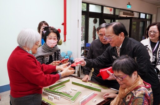 八德榮家新春「蛇馬攏順好運來」上壽茶會 桃市府送紅包賀歲祝長輩呷百二