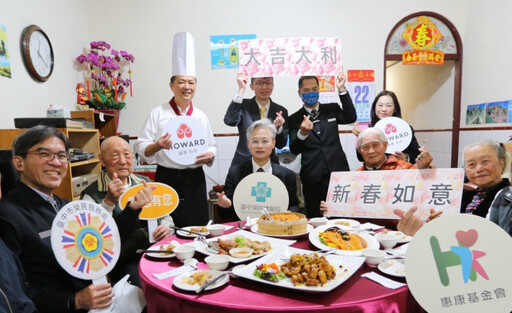 愛心年菜送到家 中榮院長傅雲慶 陪圍爐兼顧健康