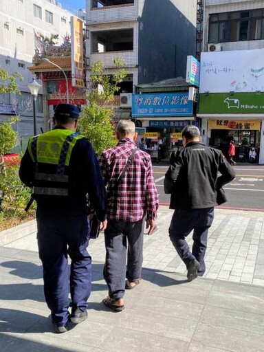 溫馨！蘆竹警助迷途長者返家團圓 讓愛不缺席