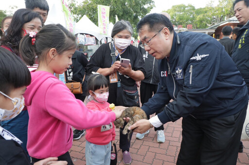 臺南行春黃偉哲現身安平「讓愛不流浪」攜手民團幫浪浪找新家