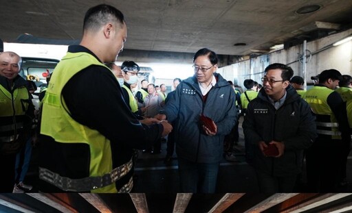 桃園清潔隊提前初四開工 張善政頒發宣慰金感謝維護市容