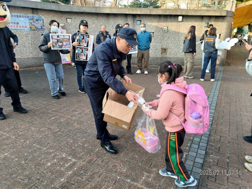 迎接開學首日 桃園警察分局執行護童交安專案 讓學童安全走入校園