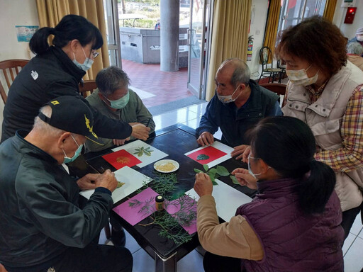 彰化榮家攜手中榮辦園藝拓印植物吉祥畫 療癒住民身心靈