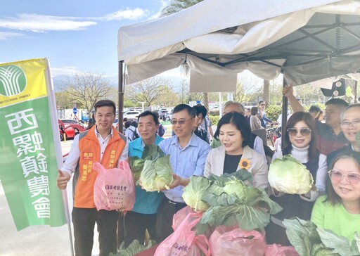 「雲林天菜嘉年華」國道關西服務區產地直送 一百元三顆高麗菜搶翻天