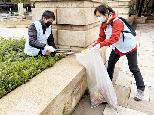 台電新竹區處志工服務團隊公園健走運動趣 結合公園淨地清潔美化市容