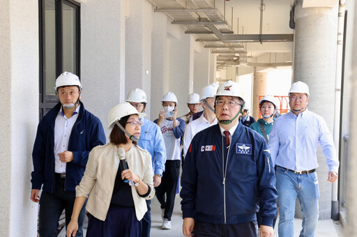 滿足南科在地就學需求！黃偉哲市長視察蓮潭國中小二期校舍 確保工程如期如質完工