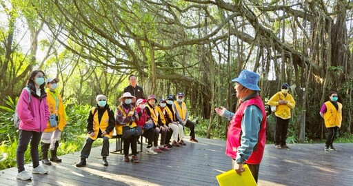 八德榮家青銀淨灘愛地球 住民長輩攜手替代役男齊心保護海洋永續