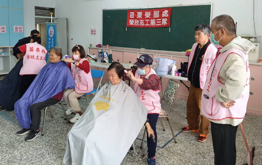 榮民村長造福鄉里鏈結苗栗榮服處榮欣志工義剪