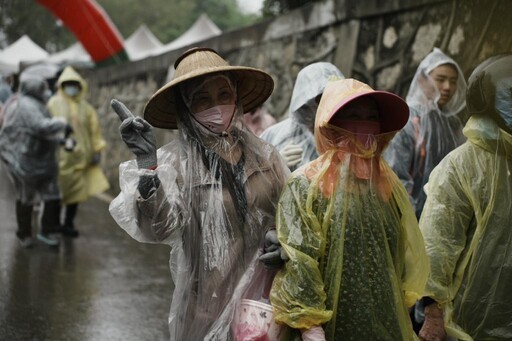 金門金寧石蚵文化季千人剝蚵盛況空前！鄉親熱情冒雨參與