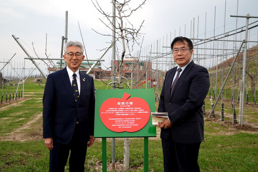台南市長 黃偉哲回訪弘前市長 種下蘋果樹祈願兩市情誼永固、市民平安