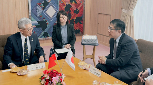 台南市長 黃偉哲回訪弘前市長 種下蘋果樹祈願兩市情誼永固、市民平安