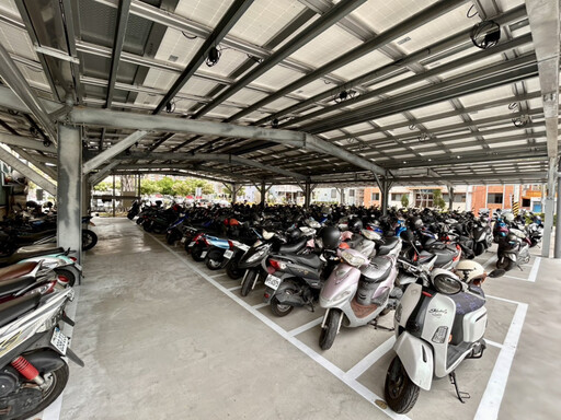 民治市政中心機車棚升級有感！老舊石綿瓦蛻變綠能新地標