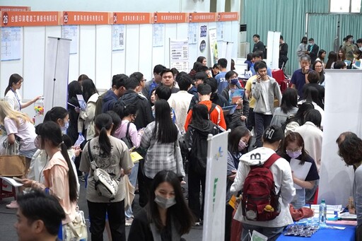 近百企業齊聚中華大學徵才博覽會 逾3千職缺科技、營造熱門焦點